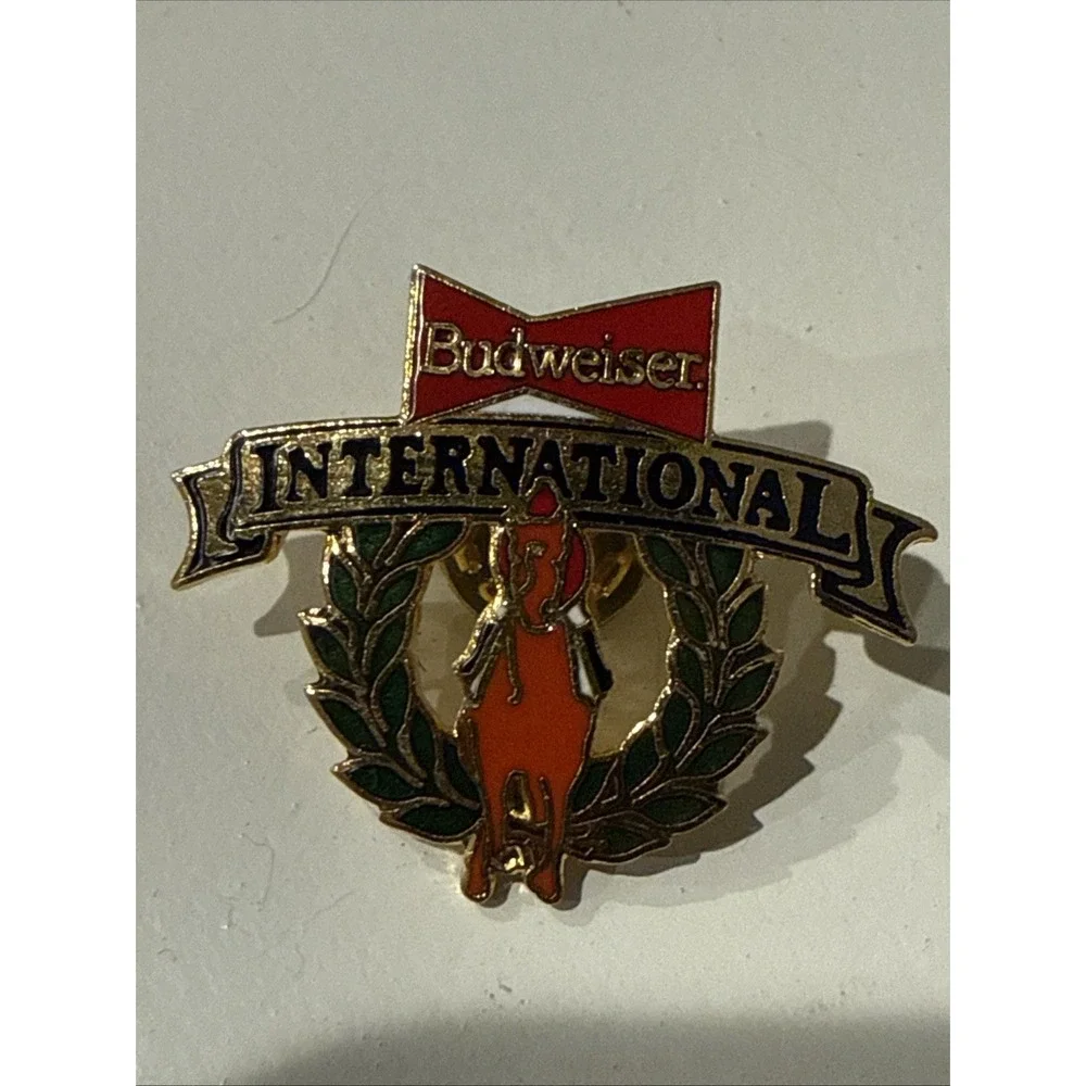 vintage Budweiser International lapel pin 1990s Collectable Racing Horse Pimlico